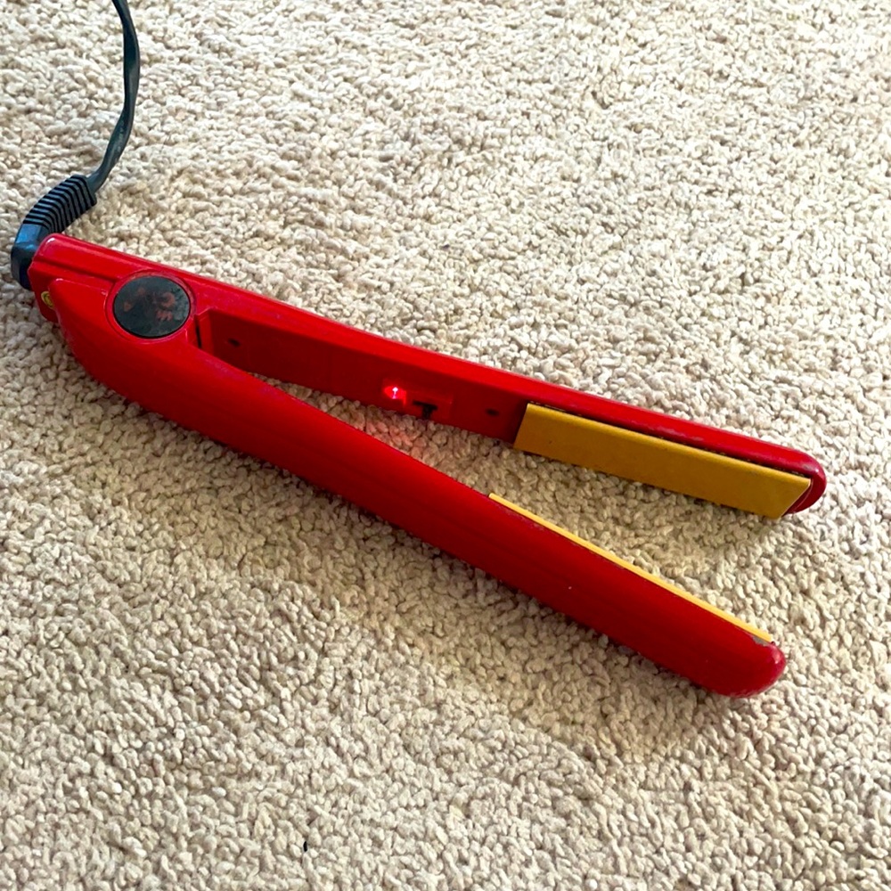 Red Chi 1 in Straightener